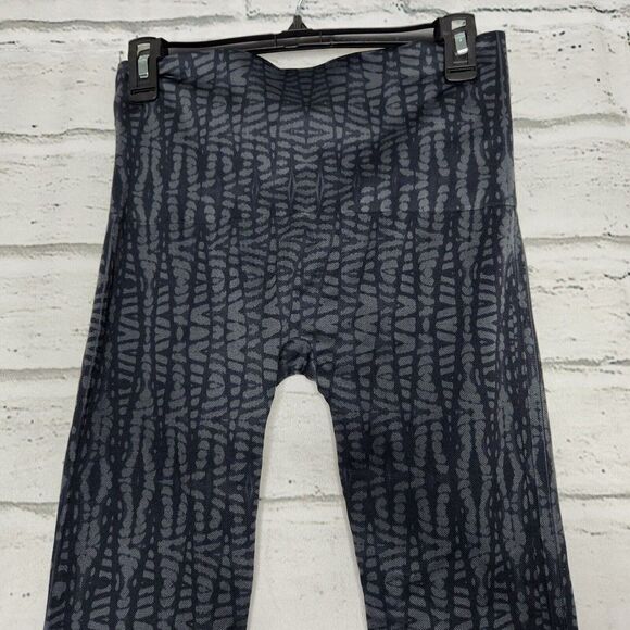 Spanx Look At Me Now Active Women's Gray Black Cropped Capri Leggings Size 1X - Picture 4 of 10